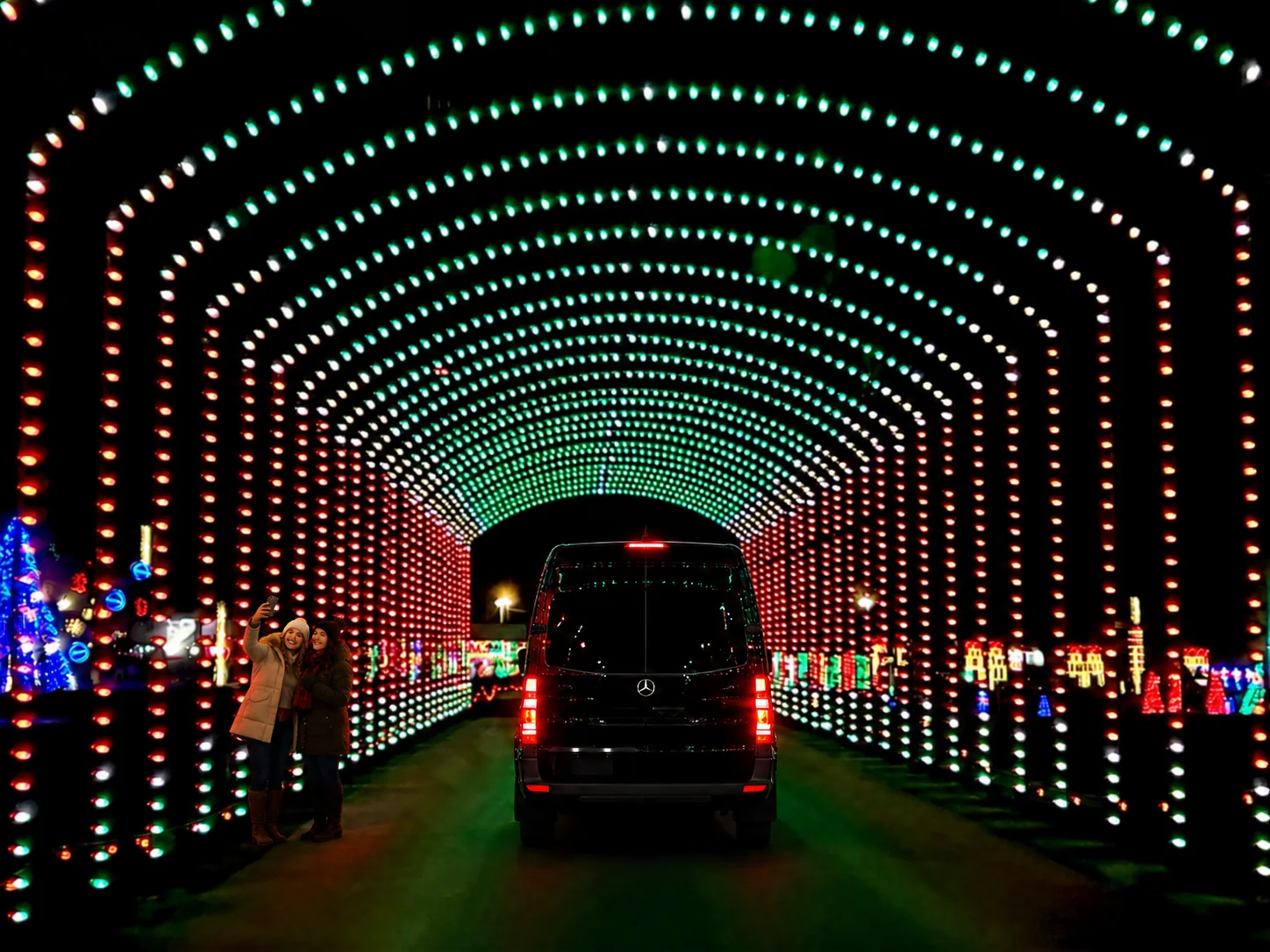 Illustration of a Sprinter in a Christmas light tunnel